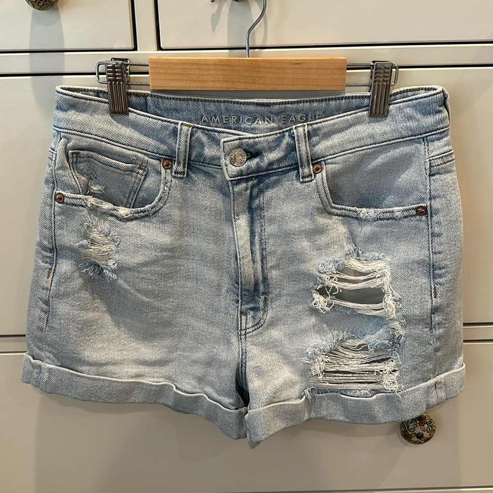 American Eagle. Distressed Jean shorts. Mom Jean in light wash. Size 6.